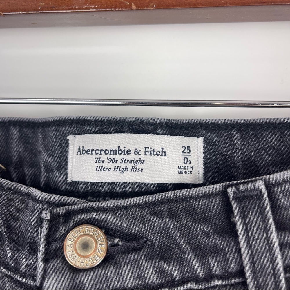 Abercrombie & Fitch The 90s Straight Ultra High Rise Jeans Faded Black Size 25 - Picture 6 of 9